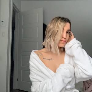 Meet your Posher, Daphné